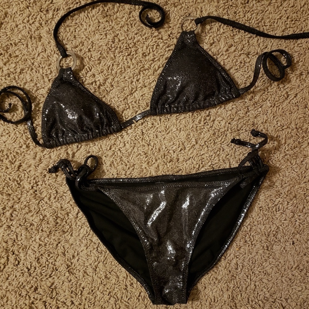 Black bikini